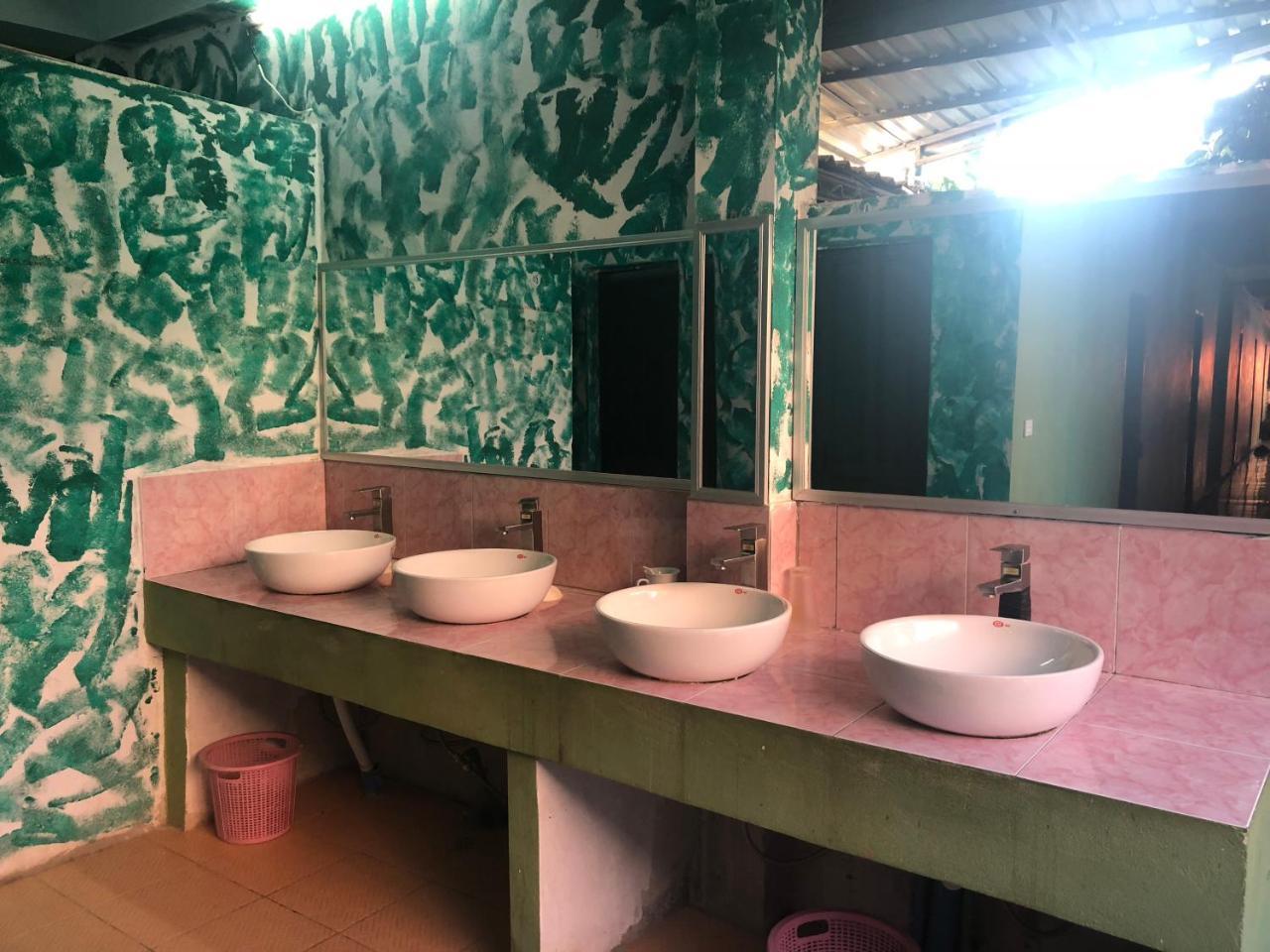 ואנג ויינג Army Barracks Guesthouse מראה חיצוני תמונה