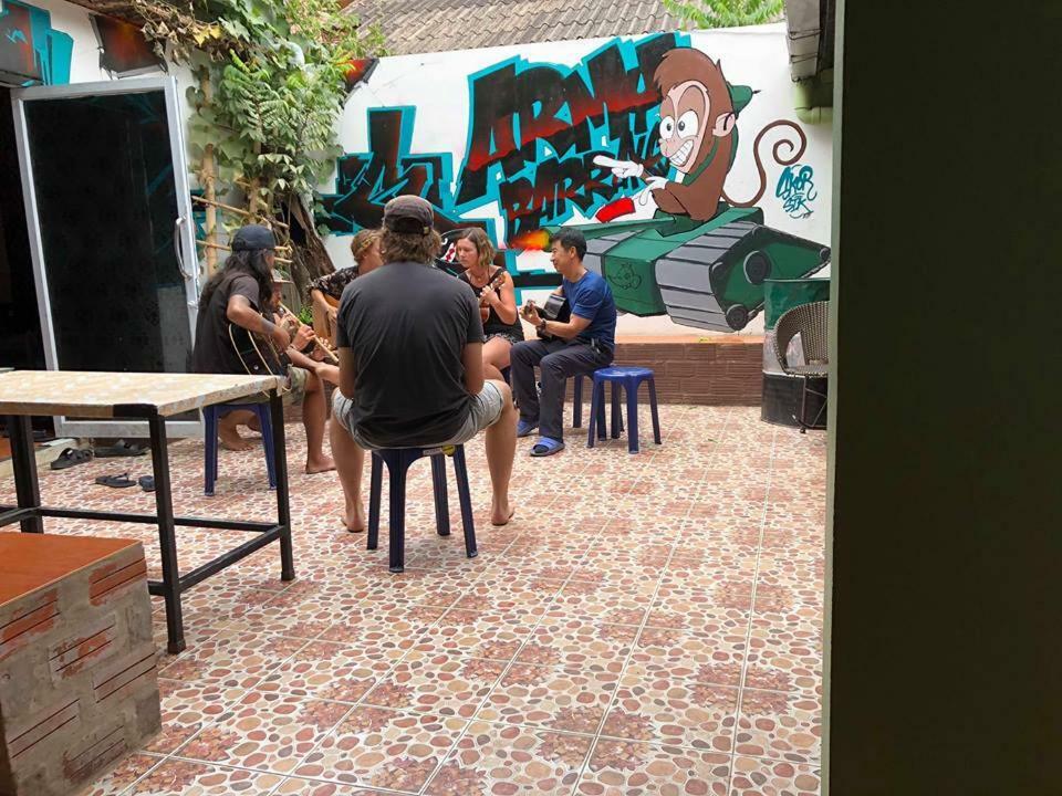 ואנג ויינג Army Barracks Guesthouse מראה חיצוני תמונה