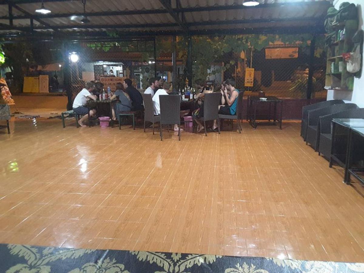 ואנג ויינג Army Barracks Guesthouse מראה חיצוני תמונה