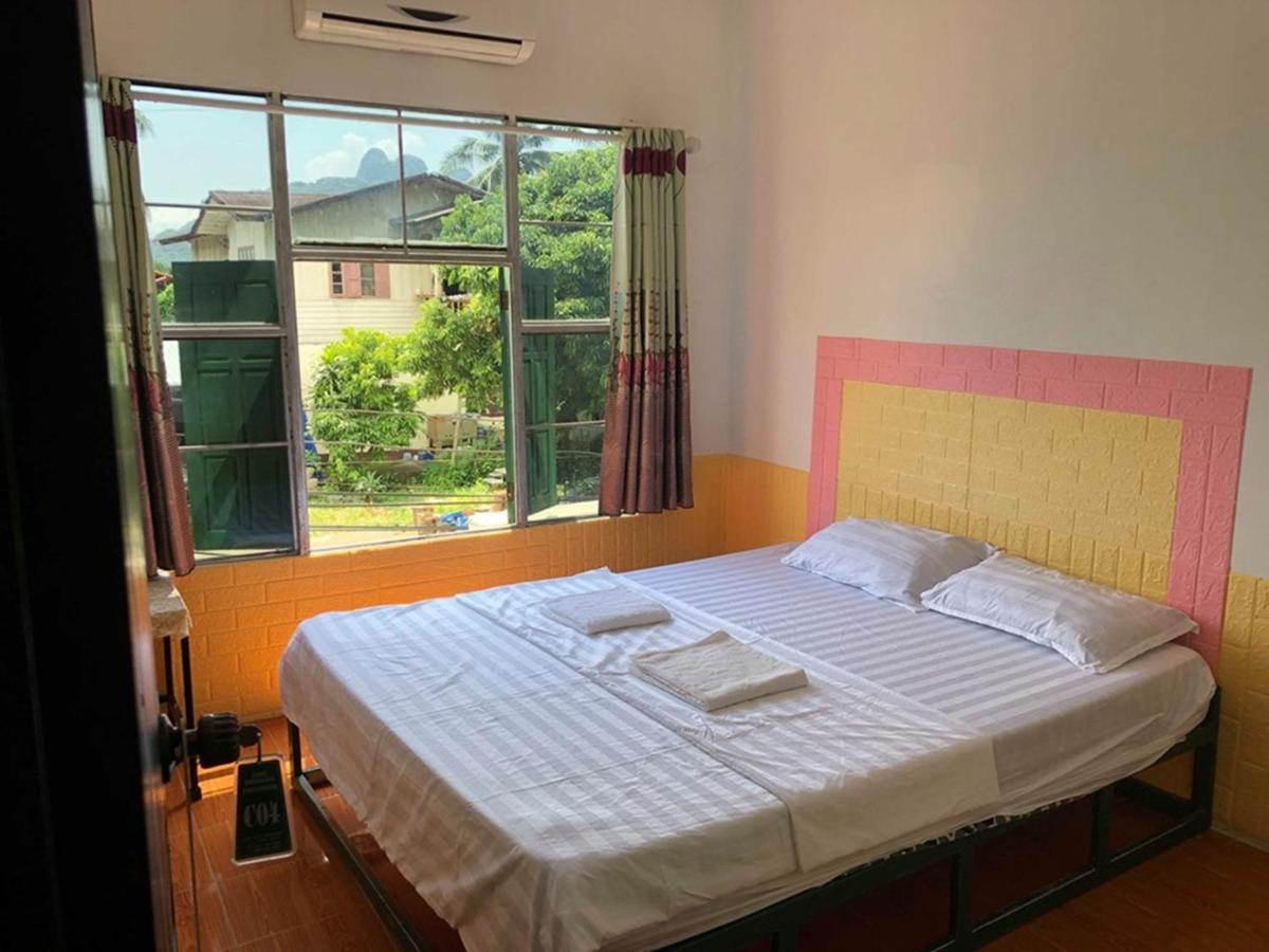 ואנג ויינג Army Barracks Guesthouse מראה חיצוני תמונה